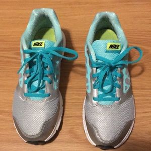 Womens size 8/Big Girls size 6 Nikes Downshifter 6